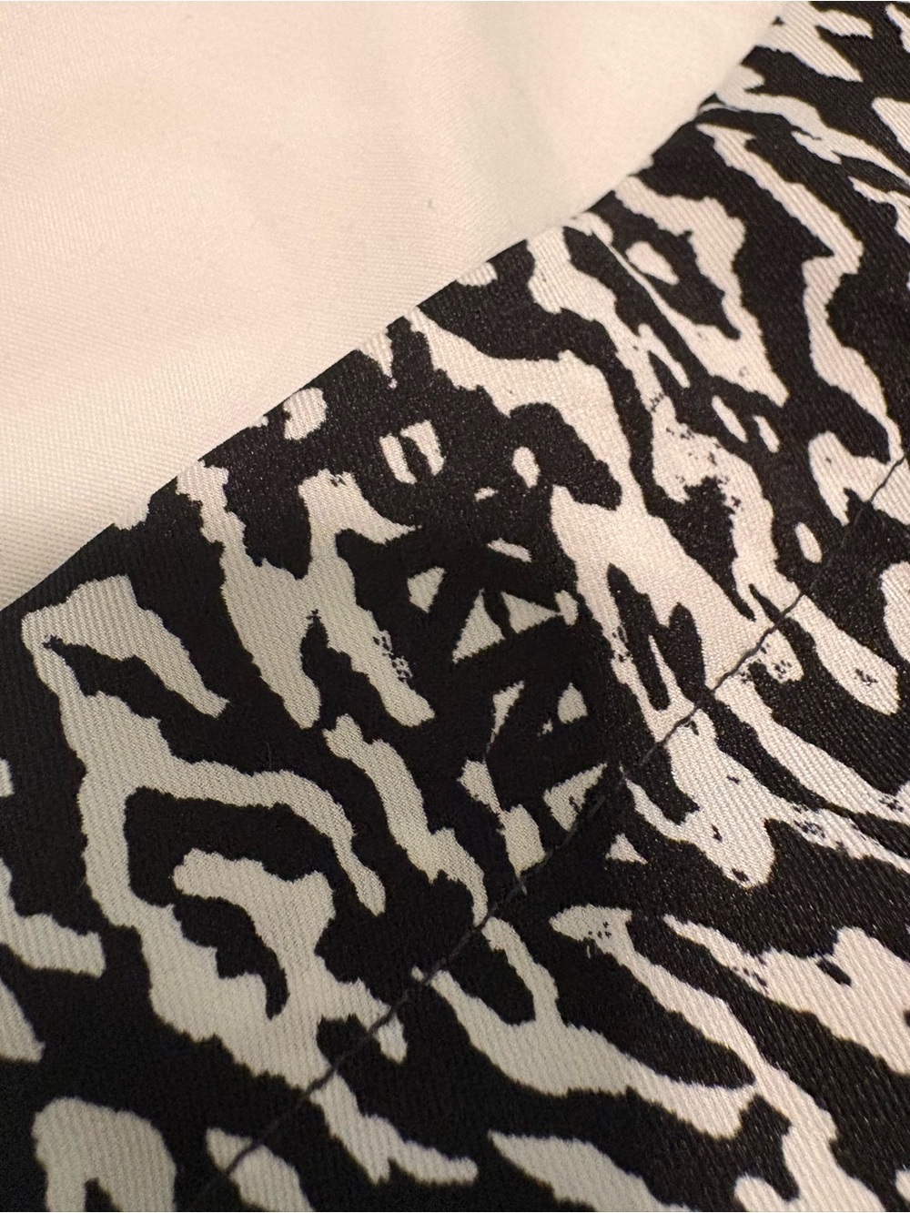 DKNY Black and White Abstract Print Wide Leg Pants Size L - New - Picture 4 of 8